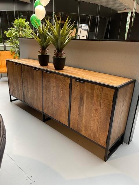 DRESSOIR 220 cm 4 deurs Massief blank mango metaal voorraad, Huis en Inrichting, Kasten | Dressoirs, Nieuw, 200 cm of meer, 25 tot 50 cm