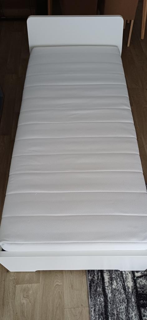 Bed met matras 90x200cm (bed with a mattress white), Huis en Inrichting, Slaapkamer | Bedden, Zo goed als nieuw, Eenpersoons, 90 cm