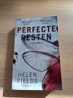 Helen Fields - Perfecte resten, Helen Fields, Ophalen of Verzenden, Zo goed als nieuw, Nederland
