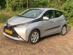 Toyota Aygo 1.0 12V Vvt-i Ddrs 2015 Grijs, Voorwielaandrijving, USB, 4 stoelen, Origineel Nederlands