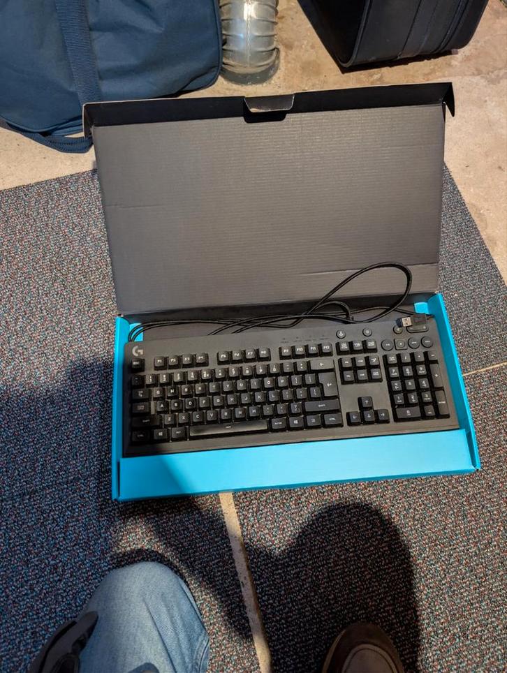 RGB Logitech toetsenbord, Computers en Software, Toetsenborden, Zo goed als nieuw, Qwerty, Bedraad, Gaming toetsenbord, Ophalen of Verzenden