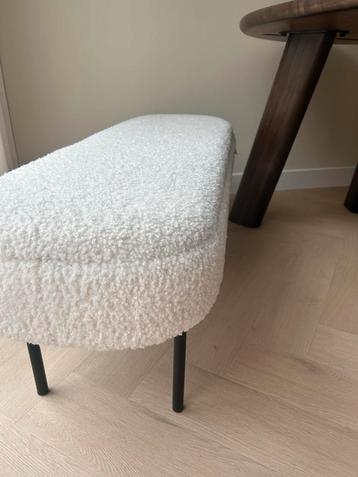 Bankje Jip karwei beschikbaar voor biedingen