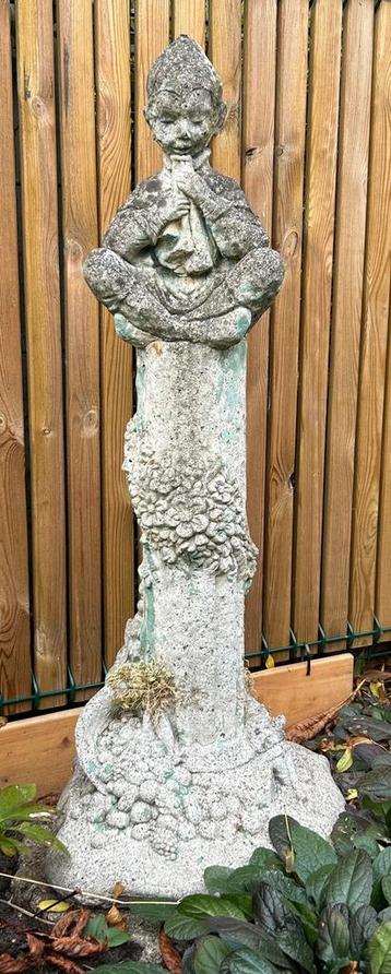 Tuinbeeld van beton beschikbaar voor biedingen