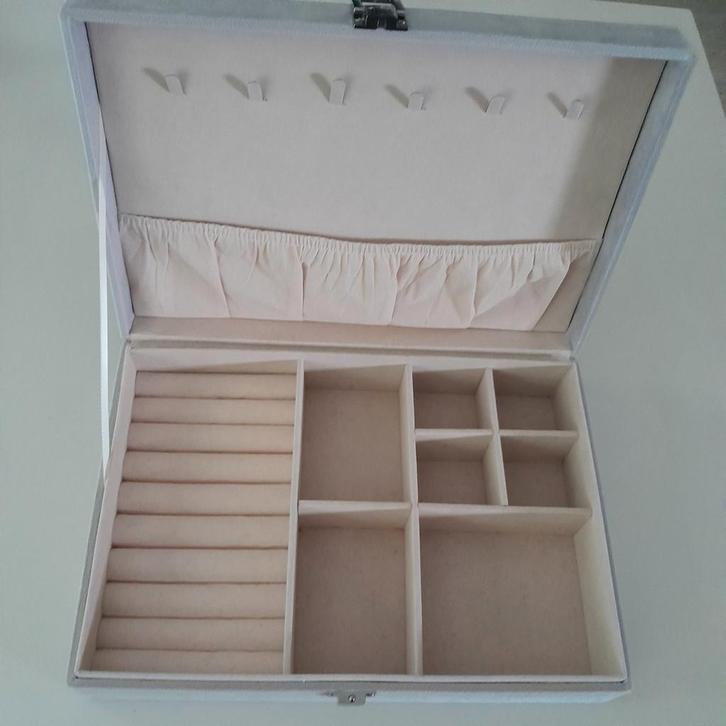 Nieuwe sieradendoos   10 euro, Sieraden, Tassen en Uiterlijk, Overige Accessoires, Nieuw, Ophalen of Verzenden