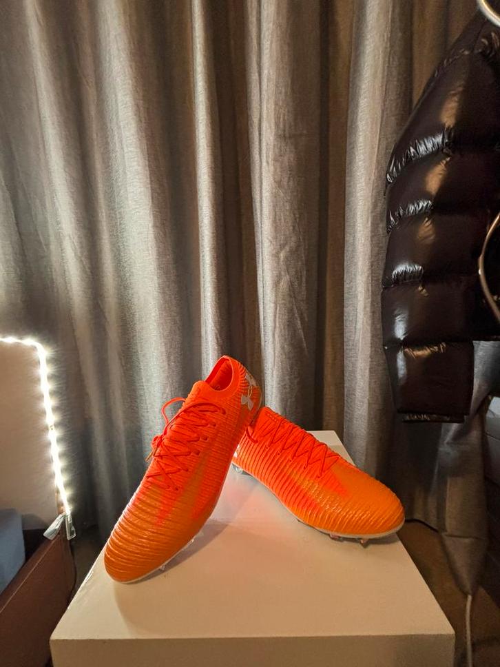 Under Armour Shadow Elite 3FG maat 47,5 1x gebruikt topstaat, Tickets en Kaartjes, Sport | Voetbal, Eén persoon, Overige typen