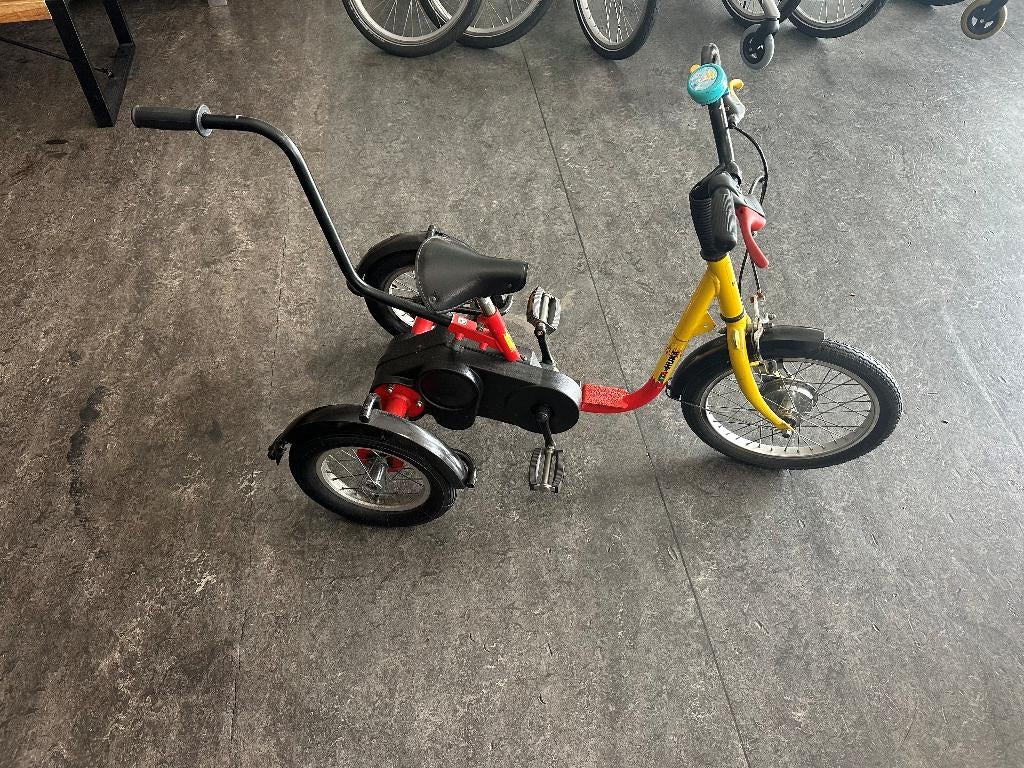 Huka AT-A Kinderfiets met voetenbakjes, Fietsen en Brommers, Fietsen | Driewielfietsen, Gebruikt, Ophalen