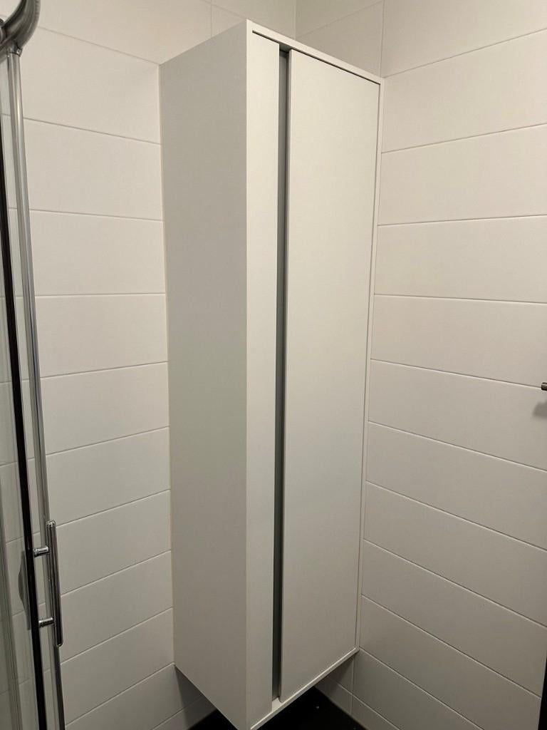Duravit Ketho - Hoge kast Wit Hoogglans 400x360x1800 mm, Huis en Inrichting, Badkamer | Badkamermeubels, Ophalen, (Half)hoge kast
