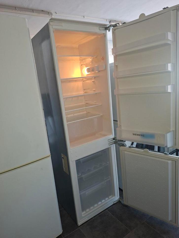 Siemens (inbouw)koelvriescombinatie., Witgoed en Apparatuur, Koelkasten en IJskasten, Gebruikt, Met aparte vriezer, 200 liter of meer
