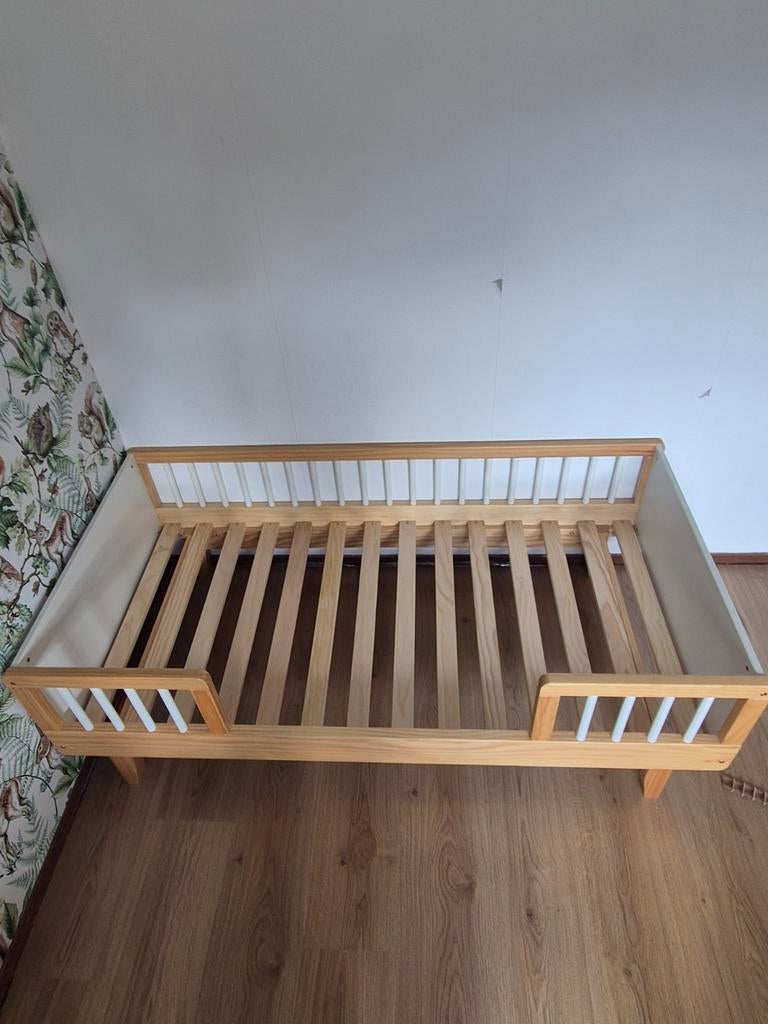 Petite Amelie peuter/kleuter bedje te koop, Kinderen en Baby's, Kinderkamer | Bedden, Ophalen, 70 tot 85 cm, 140 tot 160 cm, Zo goed als nieuw