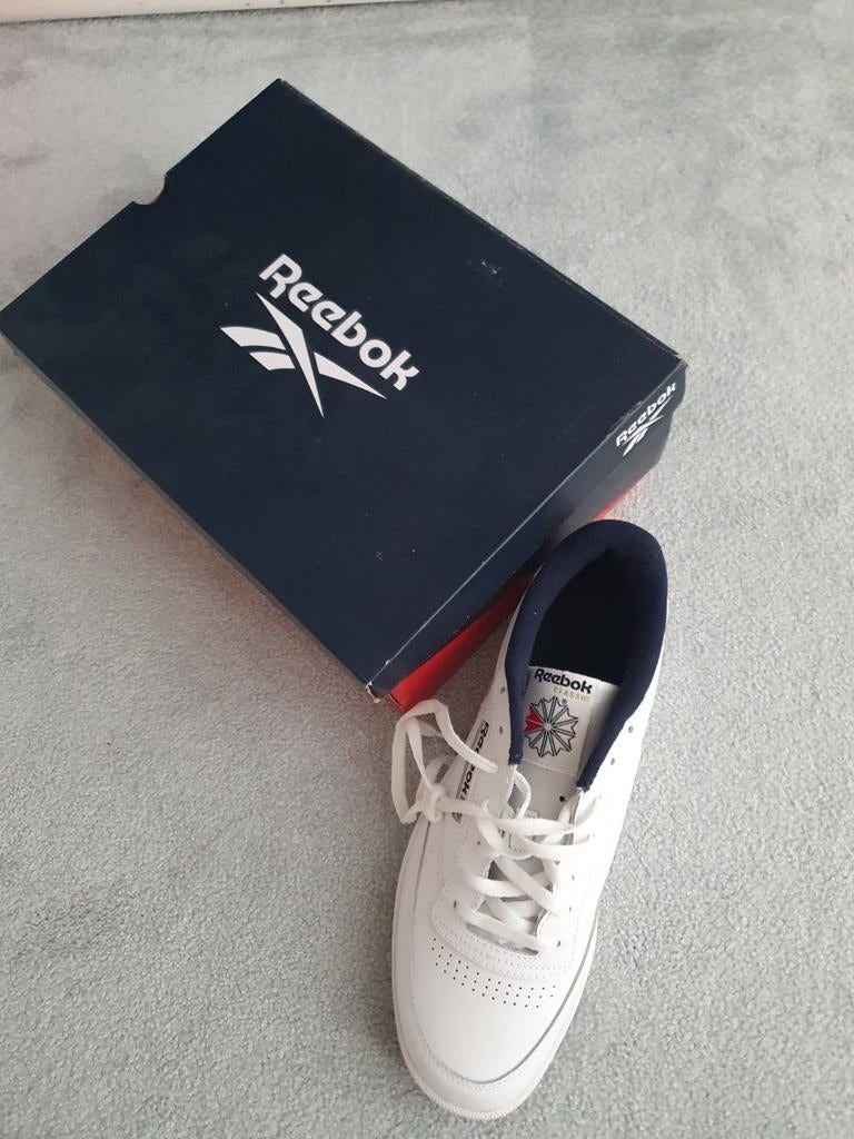 Reebok (NIEUW) Classic Sneakers - Wit met Zwarte Details, Kleding | Dames, Schoenen, Nieuw, Sneakers of Gympen, Wit, Ophalen of Verzenden