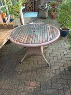 Gratis ophalen ronde houten, wicker afgewerkte tuintafel., Tuin en Terras, Tuintafels, Ophalen, Gebruikt, Rond, Hout