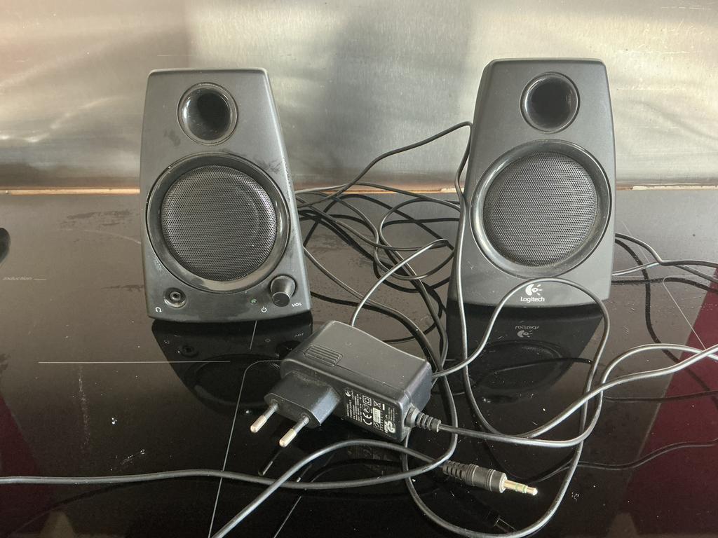 Logitech speakers(tjes), Ophalen, Zo goed als nieuw