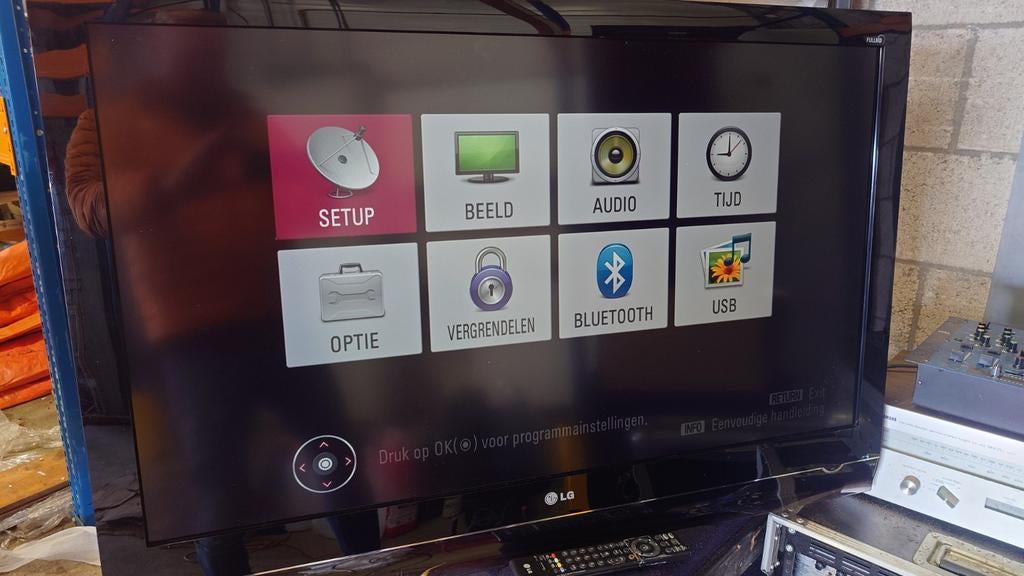 LG 42" televisie, Ophalen, Gebruikt, 50 Hz, 100 cm of meer