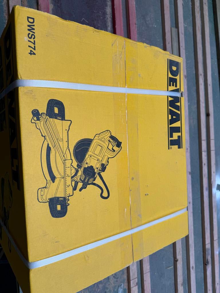 Nieuwe DeWALT DWS774 Afkortzaag met onderstel 220V, Ophalen, Nieuw, Minder dan 600 watt, Afkortzaag