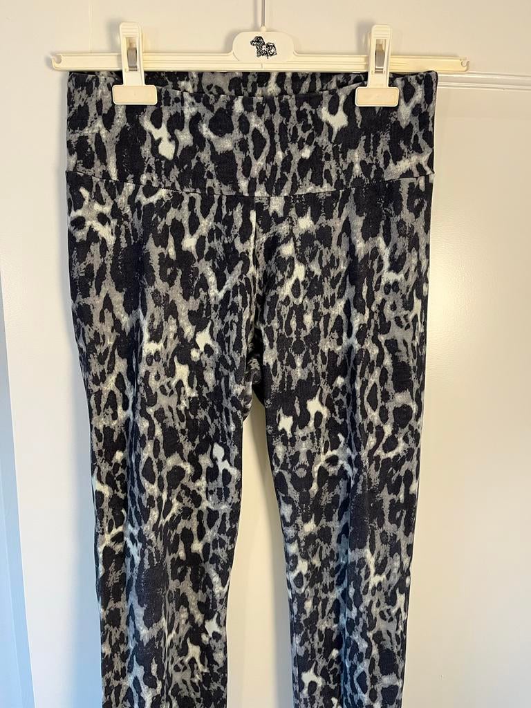 Legging maat M met dierenprint, nauwelijks gedragen, Legging, Maat 40/42 (M), Ophalen of Verzenden, Zo goed als nieuw