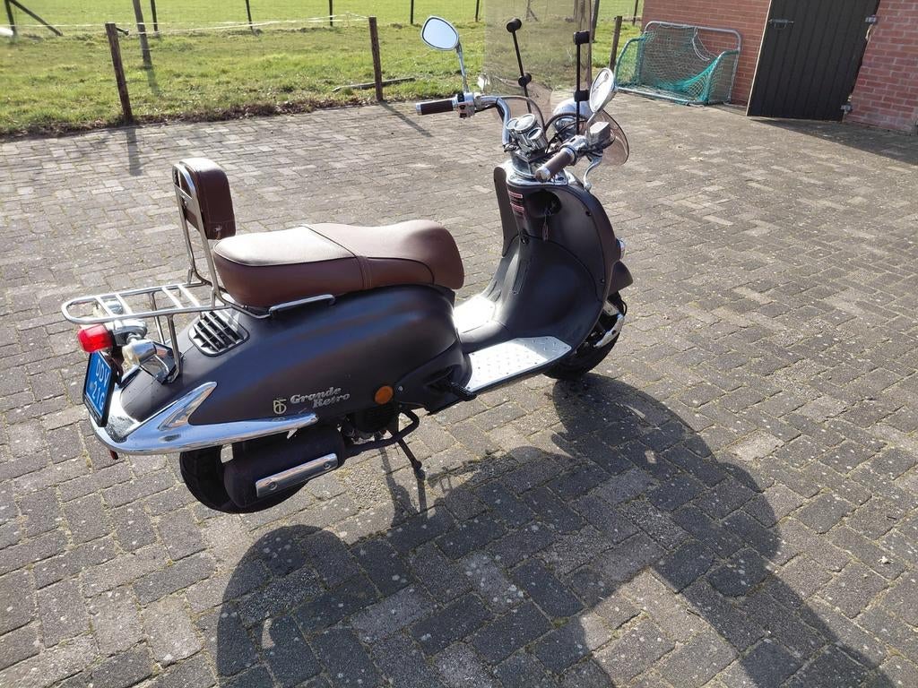 Btc grande retro snor scooter, Fietsen en Brommers, Snorfietsen en Snorscooters, Gebruikt, Benzine, Ophalen, Overige merken