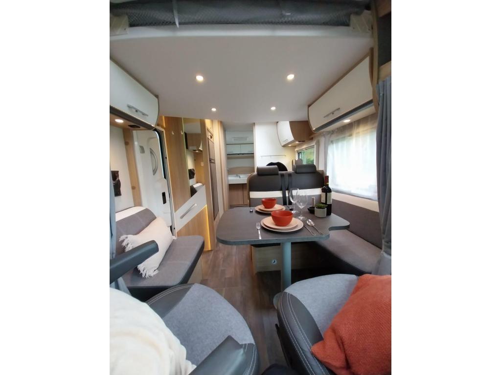 Mooie Sunlight T 69 L met maar 47000 gereden km en trekhaak, Caravans en Kamperen, Niet ingevuld, Fiat, Bedrijf, Half-integraal