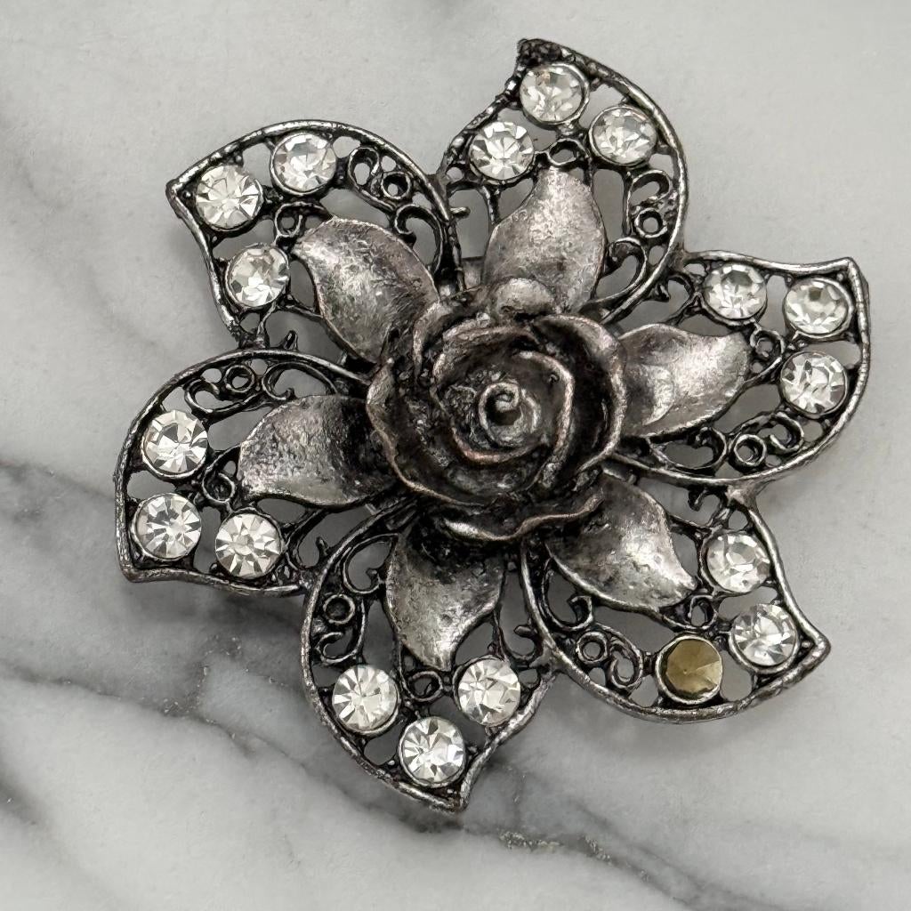 Broche - bloem, Overige materialen, 4 tot 7 cm, Ophalen of Verzenden, Zo goed als nieuw