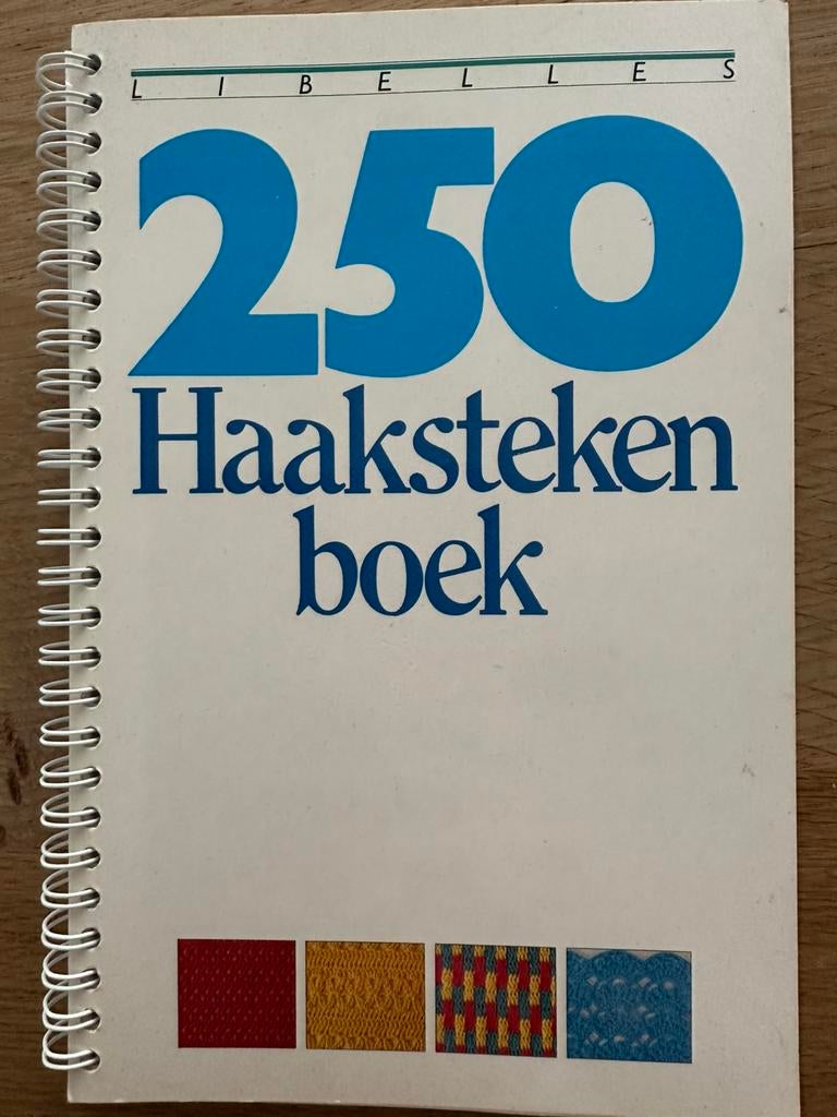 250 haaksteken, Hobby en Vrije tijd, Ophalen of Verzenden, Zo goed als nieuw, Breien, Patroon of Boek