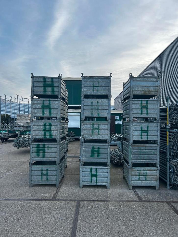 20x gegalvaniseerde stalen stapelbakken, Doe-het-zelf en Verbouw, Steigers, Gebruikt, Overige typen, 2 tot 5 meter, Ophalen