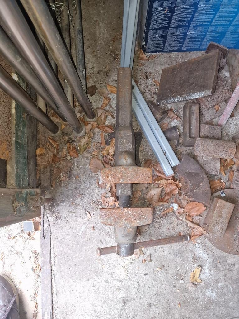 Oude grote bankschroef, Ophalen