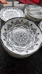 Groot zwart wit servies - dinerborden, kommen, schalen, Ophalen, Gebruikt, Overige stijlen, Aardewerk