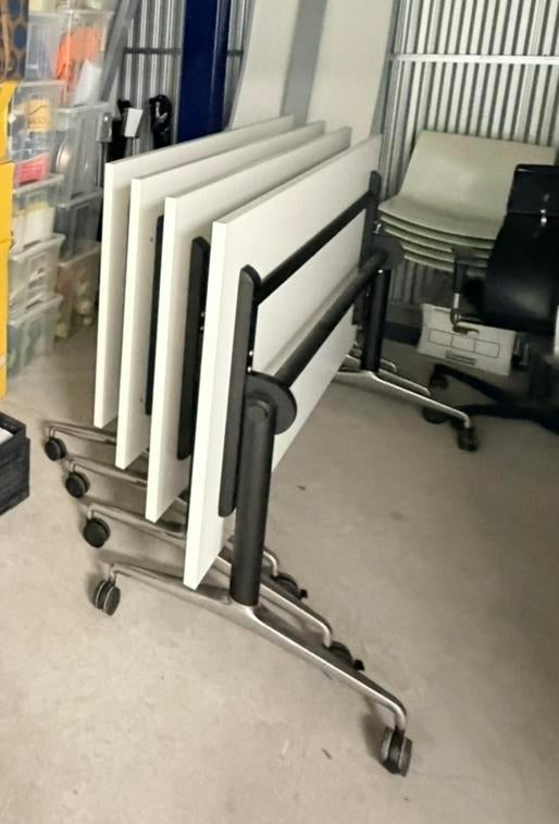 Verrijdbare en inklapbare bureaus, Ophalen, Met wielen, Zo goed als nieuw