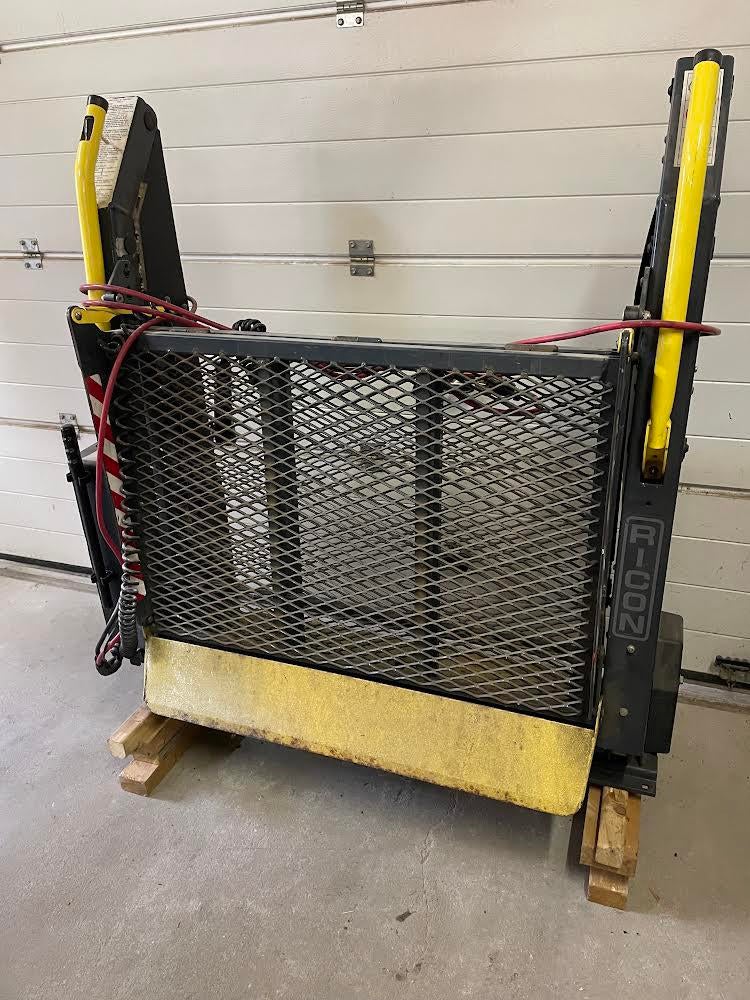 Ricon Rolstoellift plateaulift invalidelift gereedschapslift, Ophalen