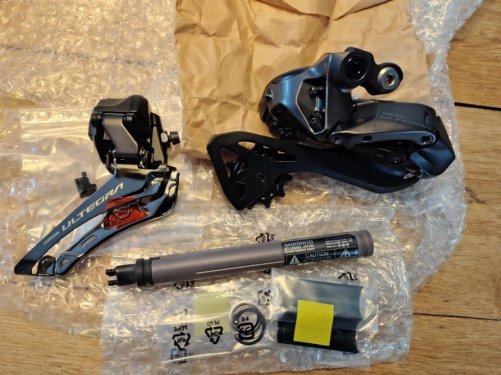 Shimano Ultegra Di2 Derailleurs Accu R8150 12 speed Nieuw, Shimano, Overige typen, Nieuw, Ophalen of Verzenden