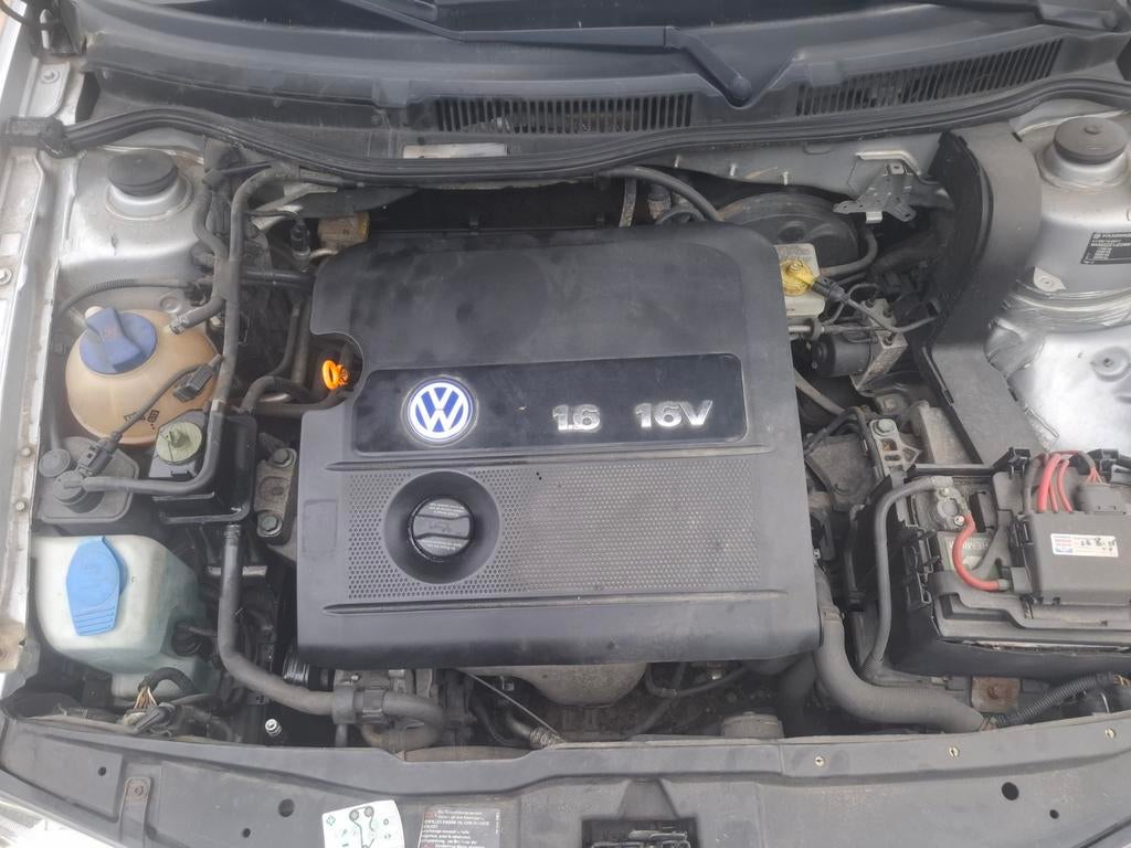 Volkswagen Bora 1.6 77KW 2002 Grijs, Auto's, Volkswagen, Stof, 4 cilinders, 1200 kg, Handgeschakeld