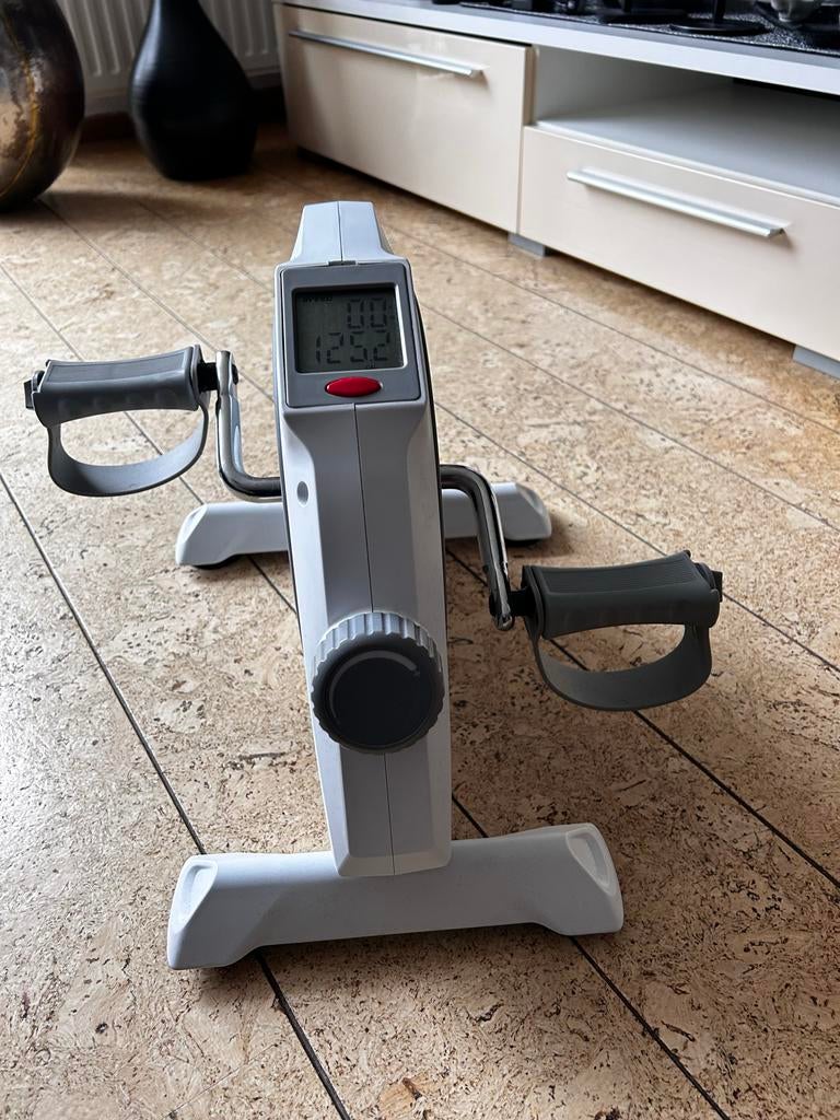 Newcential Mini Hometrainer - Compact en Efficiënt, Kunststof, Armen, Ophalen of Verzenden, Zo goed als nieuw