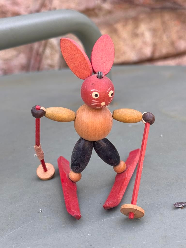 Houten paashaasje op ski, Ophalen of Verzenden, Zo goed als nieuw