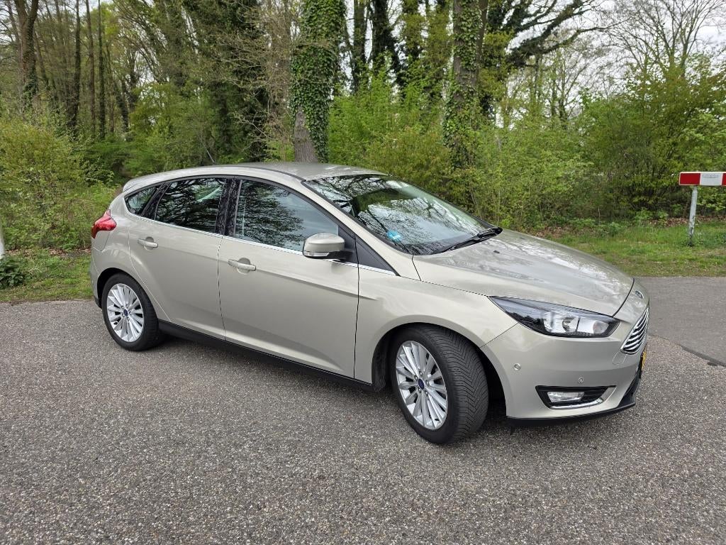 Ford Focus 1.0 Ecoboost 92KW 5D 2016 Grijs, Auto's, Zwart, Multifunctioneel stuurwiel, Origineel Nederlands, 1200 kg