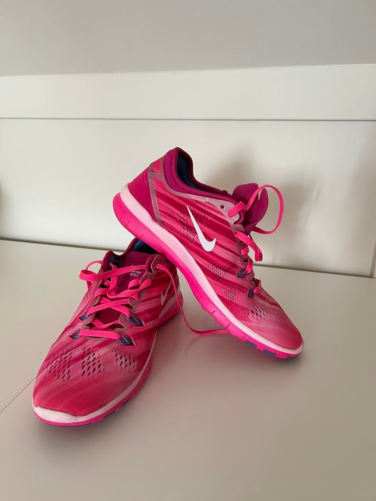 Neon roze nike schoenen maat 40 nieuw, Kleding | Dames, Schoenen, Ophalen of Verzenden, Nieuw, Roze, Sneakers of Gympen