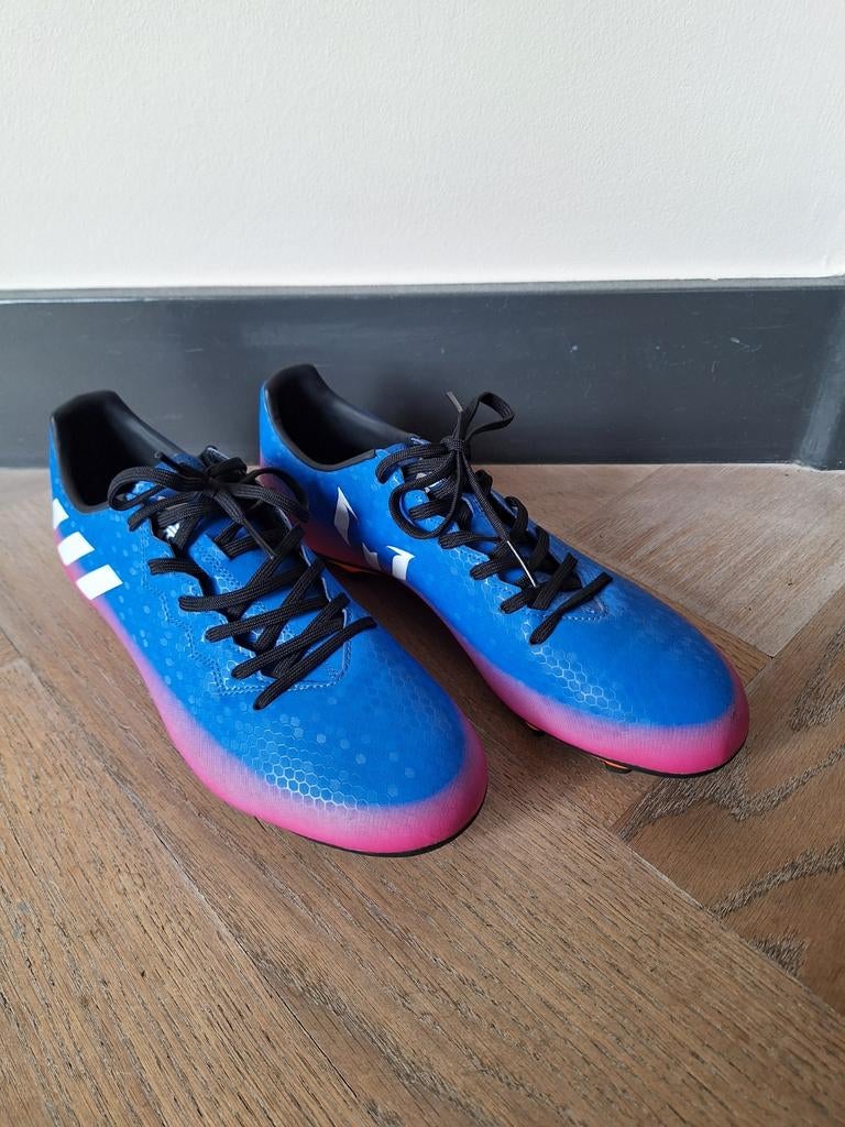 Adidas voetbalschoenen maat 46 - Blauw/Roze, Sport en Fitness, Voetbal, Ophalen, Maat XL, Schoenen, Zo goed als nieuw