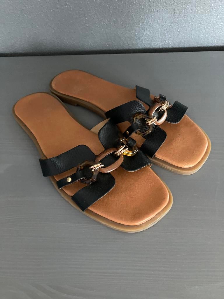 Notre V slippers zwart 41 izgs, Kleding | Dames, Schoenen, Ophalen of Verzenden, Zo goed als nieuw, Zwart