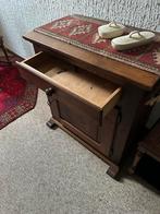 Houten kastje met lade en deurtje, Ophalen