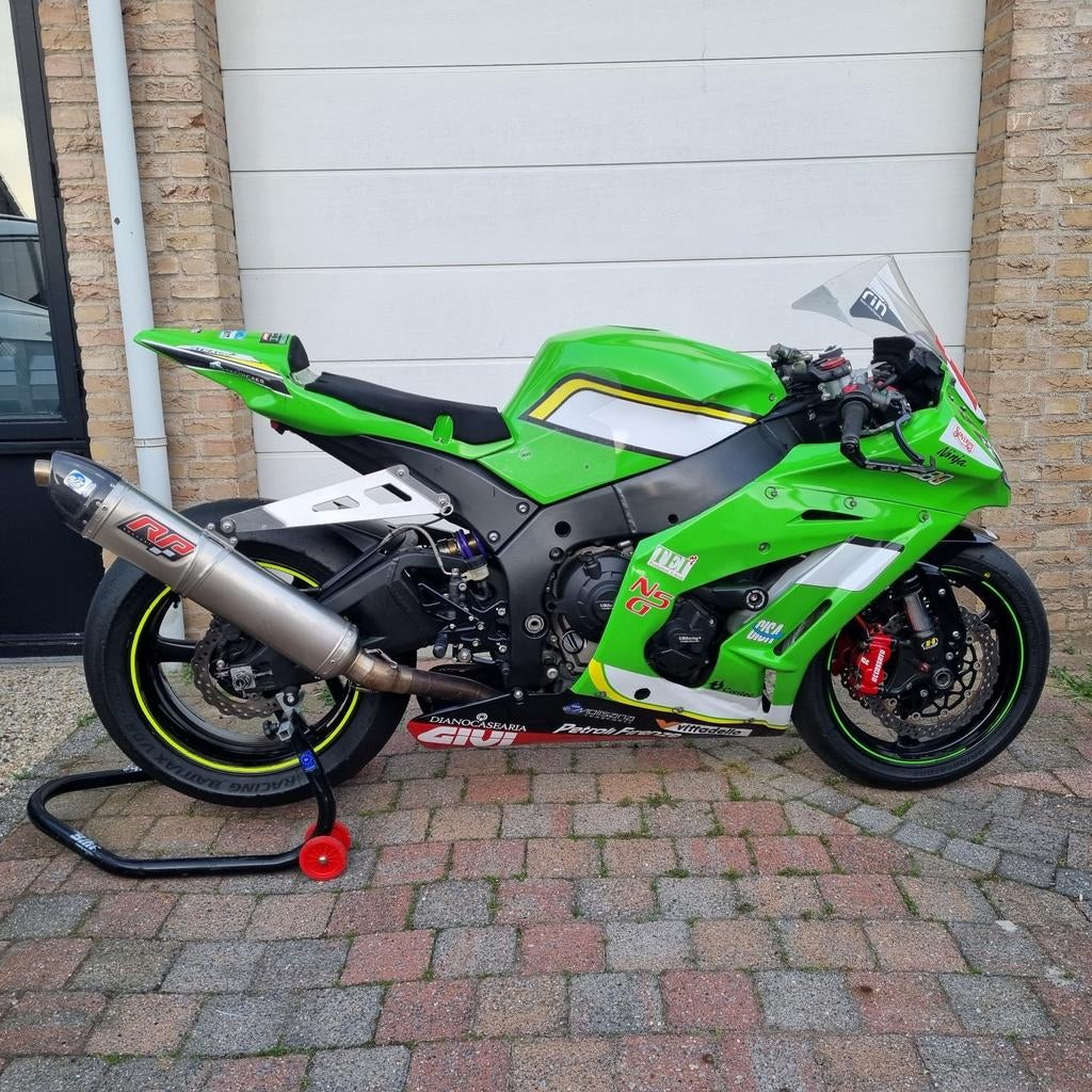 Kawasaki ZX-10R 2012 | Circuitklaar + veel extra's, Sportuitlaat, 4 cilinders, Motorrijbewijs A, Gebruikt