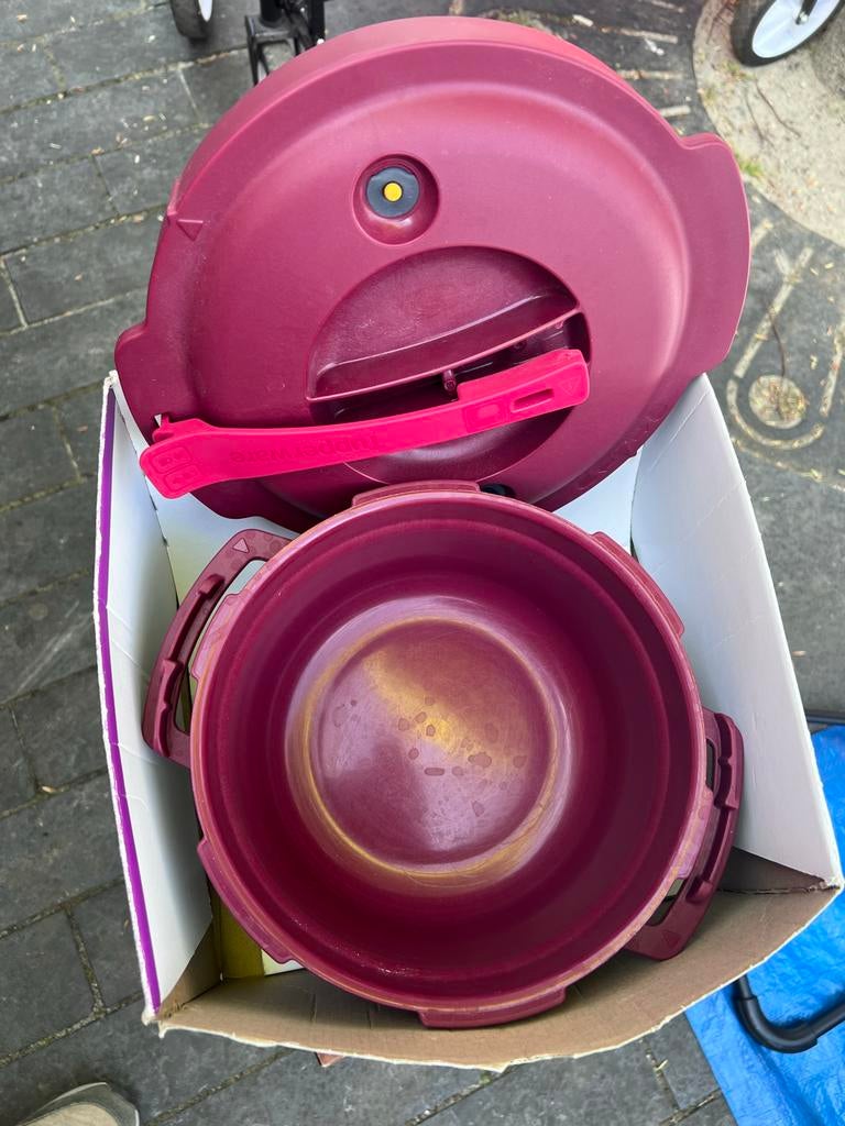Tupperware Micro Minuut - Snel en gemakkelijk koken, Ophalen of Verzenden, Gebruikt, Rood, Bak of Kom