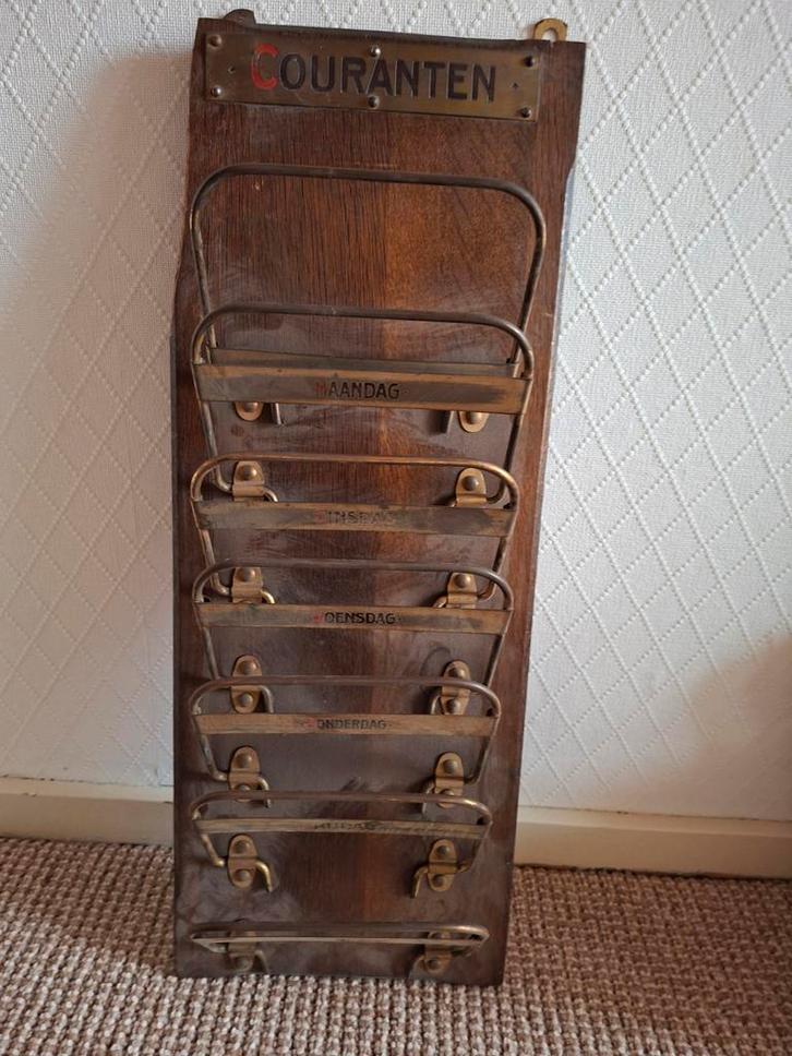 Oude krantenhouder met dagen van de week, Antiek en Kunst, Antiek | Woonaccessoires, Ophalen of Verzenden