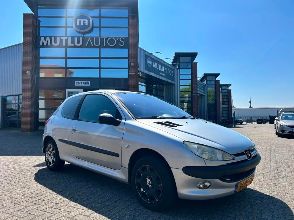 Peugeot 206 1.4-16V Gentry NAP AIRCO PDC, Voorwielaandrijving, 938 kg, 31 €/maand, Origineel Nederlands