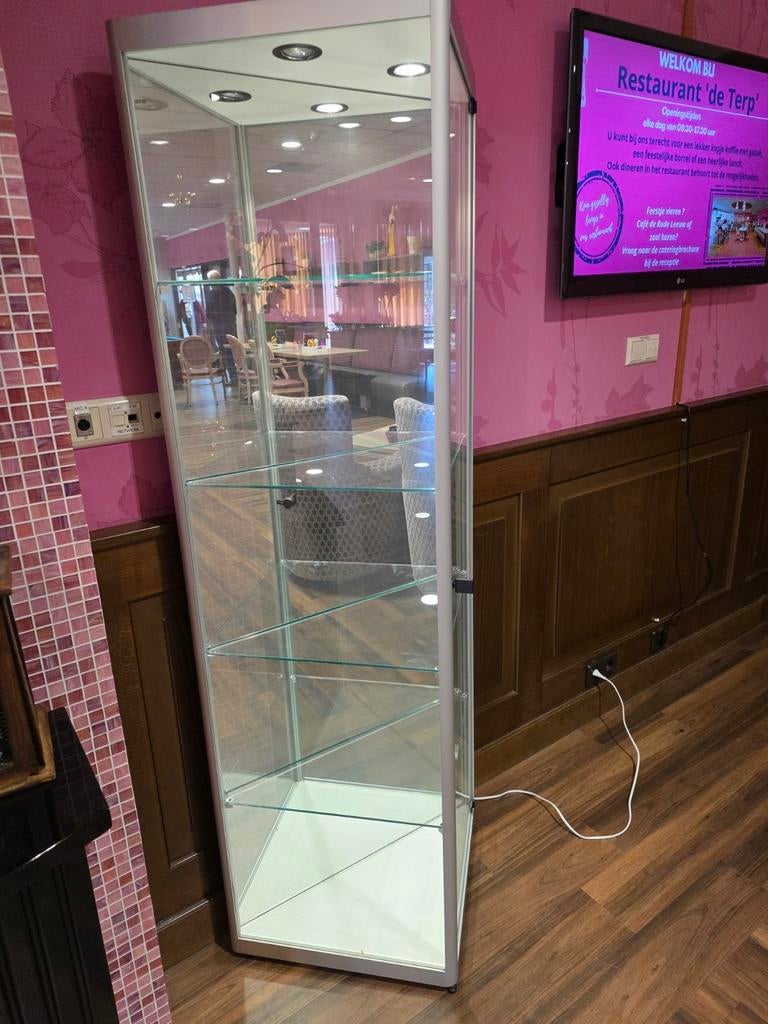 Glazen vitrinekast met verlichting en slot, Huis en Inrichting, Kasten | Vitrinekasten, Ophalen, 50 tot 100 cm, Glas, 150 tot 200 cm