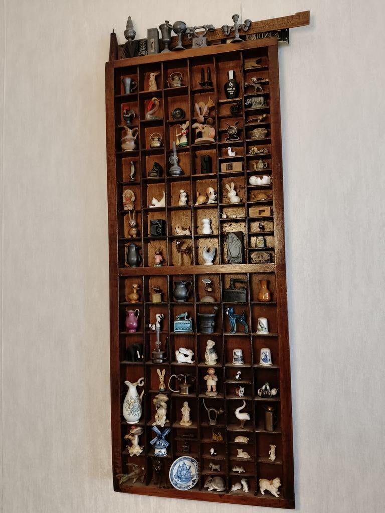 Antieke letterbak met uitgebreide verzameling miniaturen, Ophalen