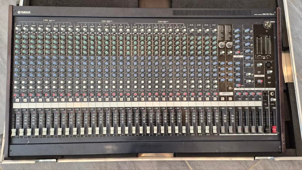Yamaha MG32/14FX Mengpaneel met Flightcase, Ophalen of Verzenden, Gebruikt, 20 kanalen of meer, Microfooningang