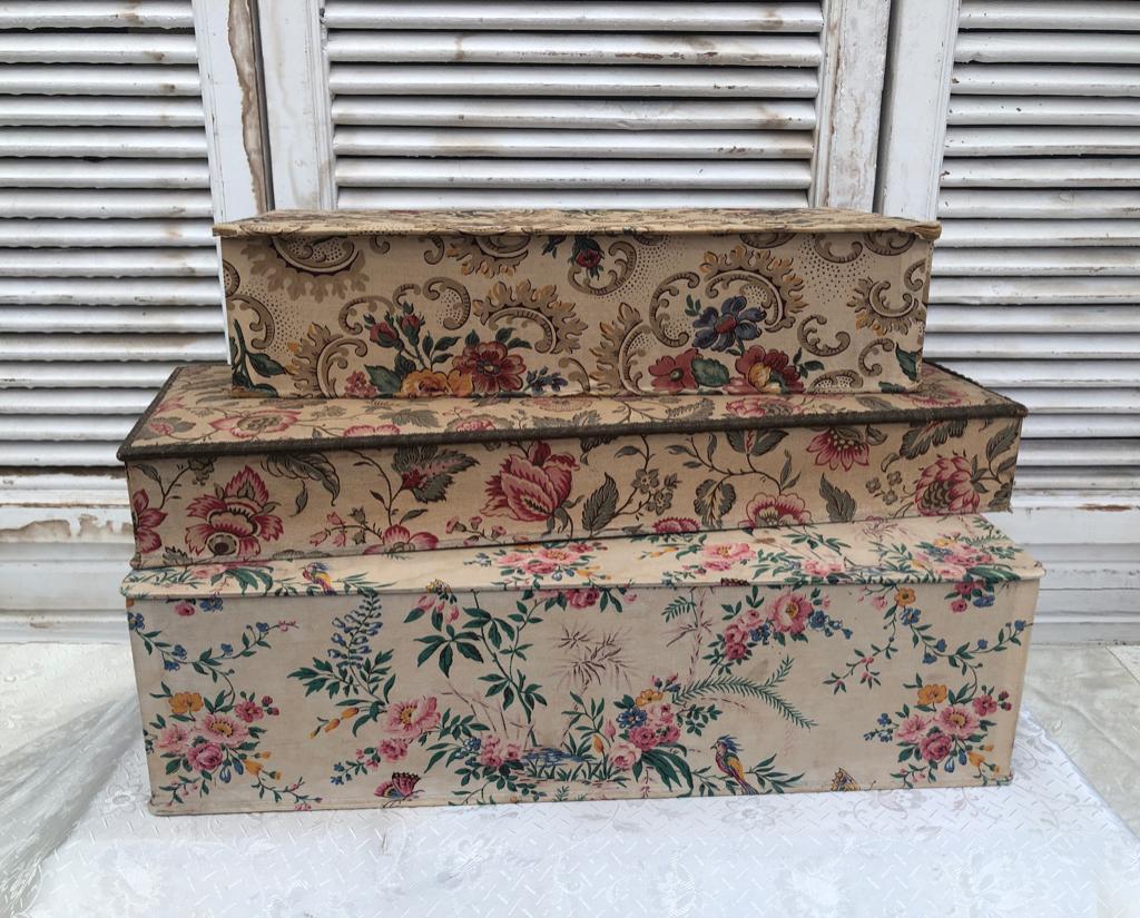 Antieke grote gestoffeerde Franse Doos, Antiek en Kunst, Curiosa en Brocante, Ophalen of Verzenden