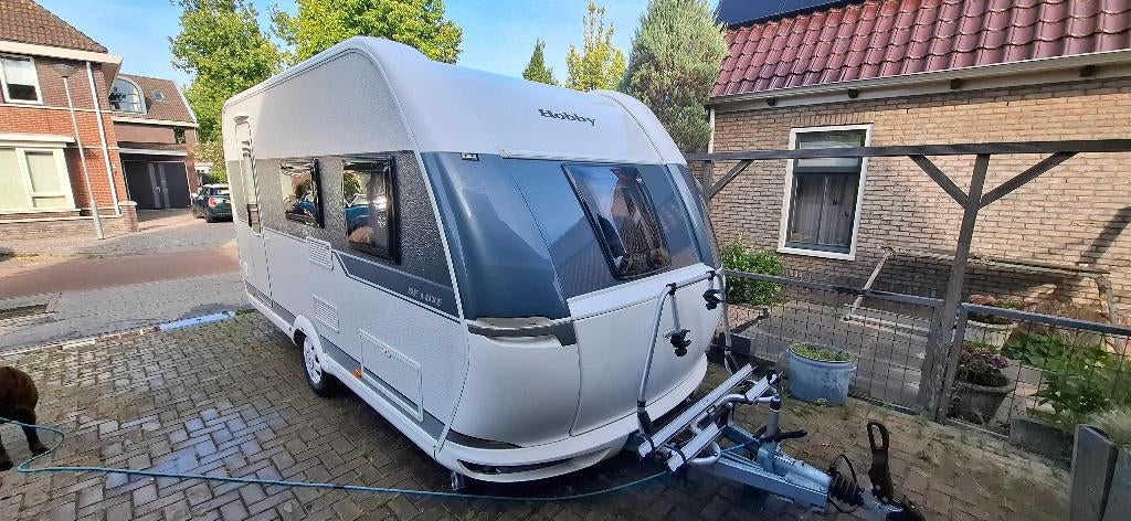Hobby de Luxe 440 SF Caravan 2018  (nieuwstaat en  compleet), Schokbreker, Hobby, Treinzit, Particulier