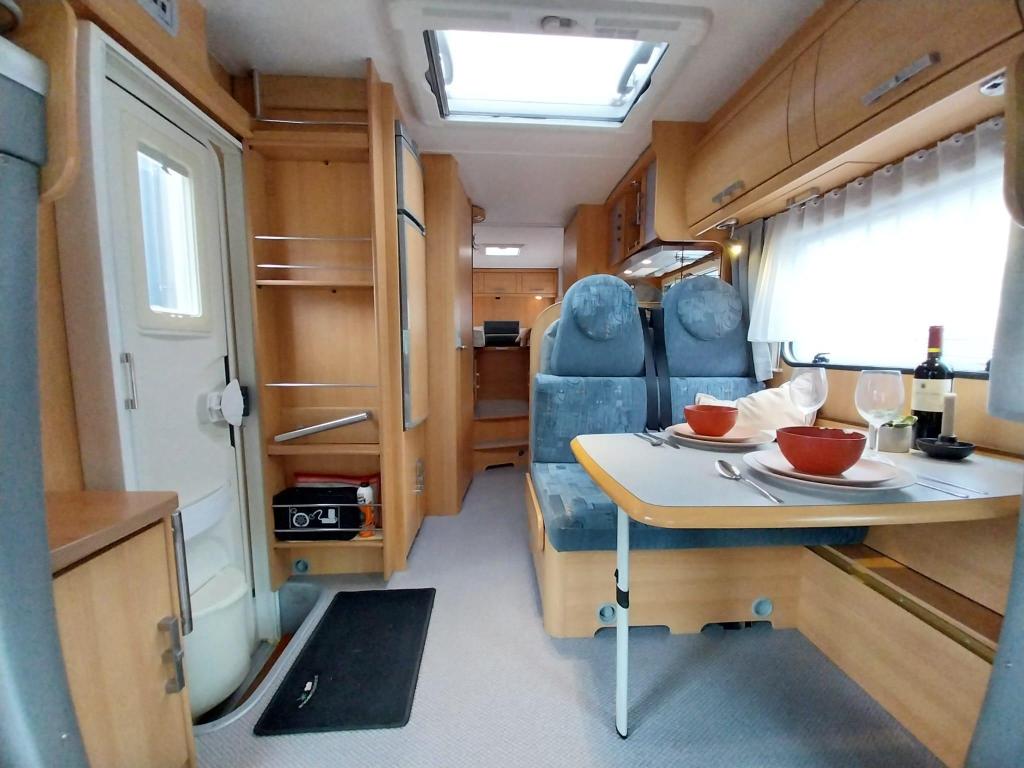 Ruime TEC TI 708 met trekhaak, luchtvering en 2x solair!, Niet ingevuld, T.E.C., Ringverwarming, Buitenlamp