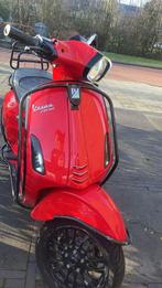 Vespa Sprint 50cc Rood - Bromplaat, Sprint Velgen, Valbeugel, Ophalen, Gebruikt, Maximaal 45 km/u, Vespa S