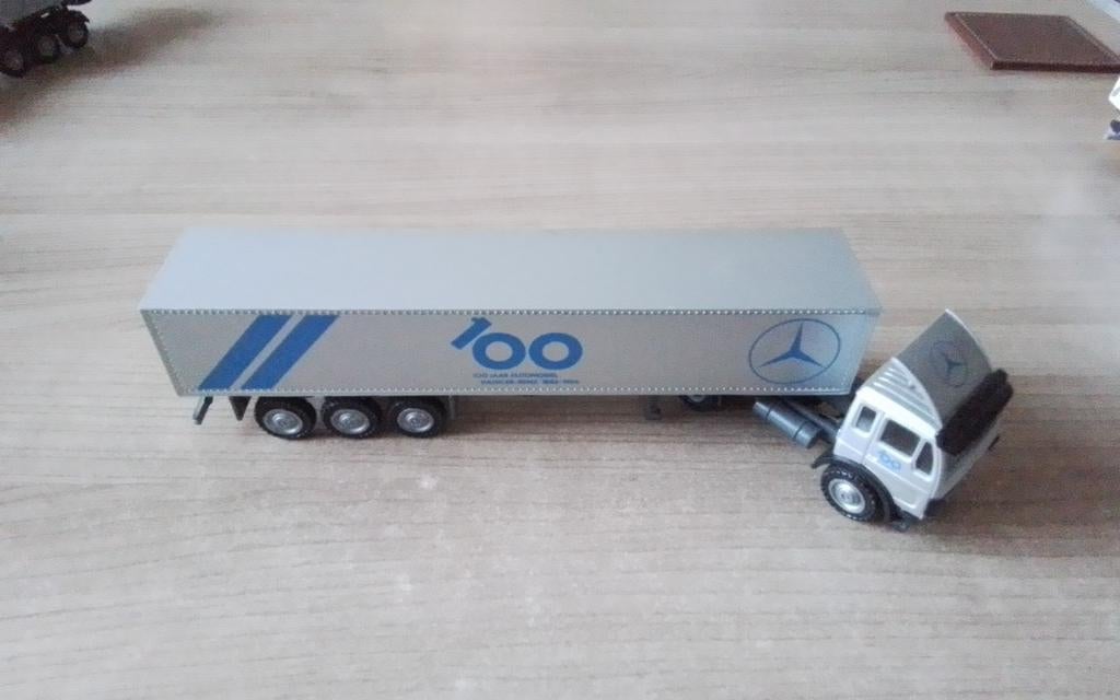 Mercedes NZG vrachtwagen met oplegger 1:50 NO. 187, Ophalen of Verzenden, Zo goed als nieuw, Bus of Vrachtwagen, Overige merken
