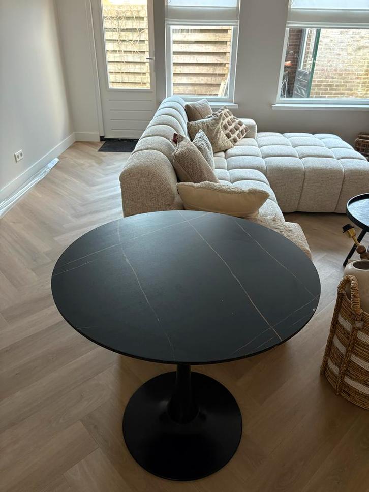 Stijlvolle zwarte bijzettafel/eettafel met marmerlook, Huis en Inrichting, Tafels | Bijzettafels, Gebruikt, Rond, 60 cm of meer